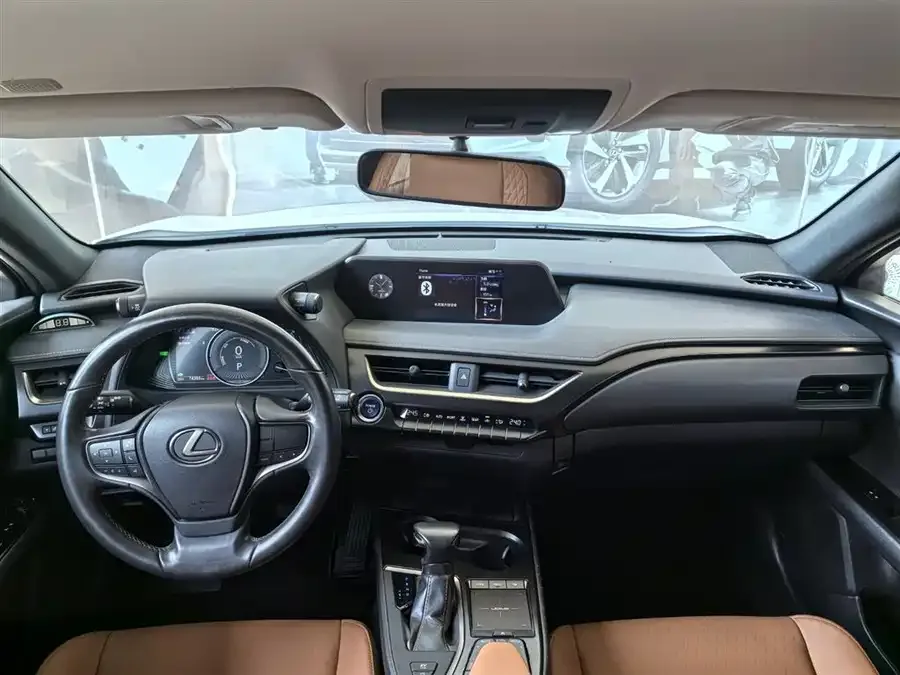 Lexus UX 2022 260h Exploration Cool Edition 2023 — миниатюра 2