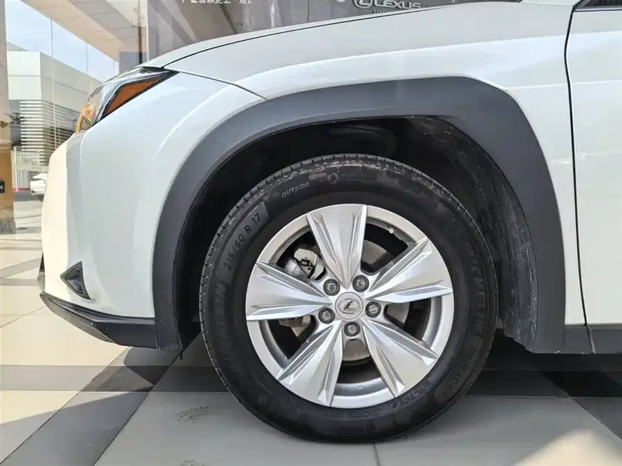 Lexus UX 2022 260h Exploration Cool Edition 2023 — миниатюра 3