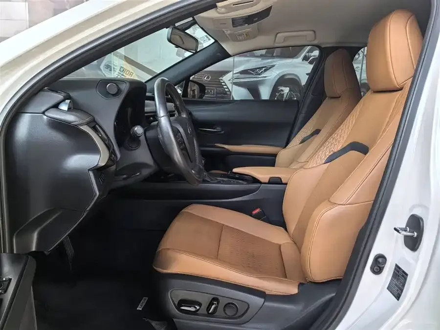 Lexus UX 2022 260h Exploration Cool Edition 2023 — миниатюра 4