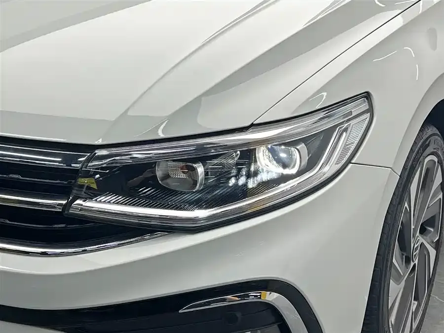 Volkswagen Bora Bora 2023 300TSI DSG Premium Edition 2024 — миниатюра 3