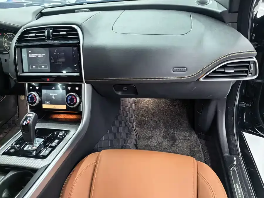 Jaguar XEL 2024 2.0T 250PS R-DYNAMIC S aggressive sports version 2024 — миниатюра 3