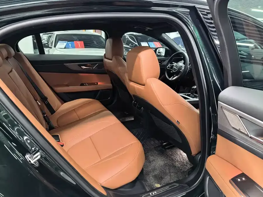 Jaguar XEL 2024 2.0T 250PS R-DYNAMIC S aggressive sports version 2024 — миниатюра 4