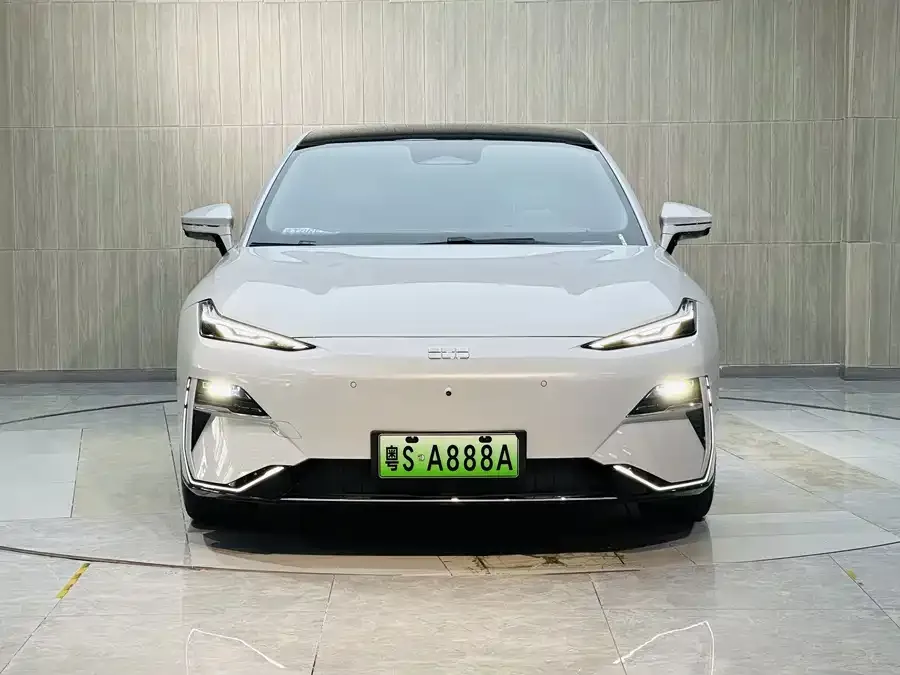 Geely Galaxy E8 Galaxy E8 2025 700km Long-distance Intelligent Driving Edition 2025 — миниатюра 2