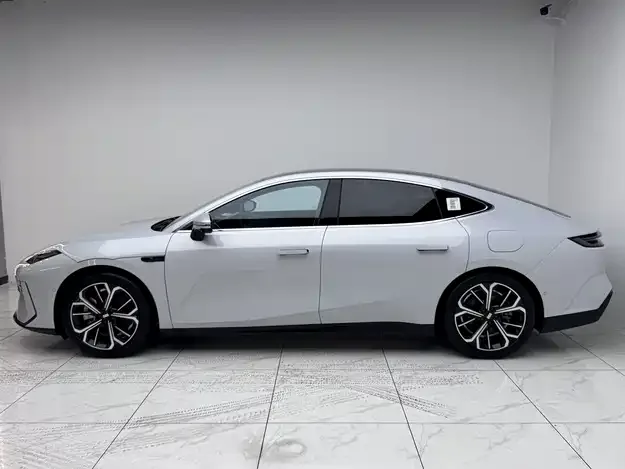 Geely Galaxy E8 Galaxy E8 2025 700km Long-distance Intelligent Driving Edition 2025 — миниатюра 2
