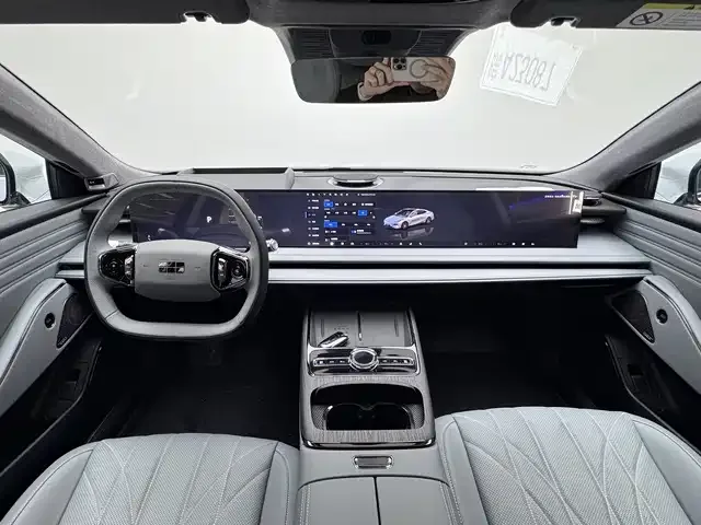 Geely Galaxy E8 Galaxy E8 2025 700km Long-distance Intelligent Driving Edition 2025 — миниатюра 3