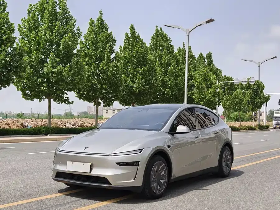 Tesla Model YL 2025