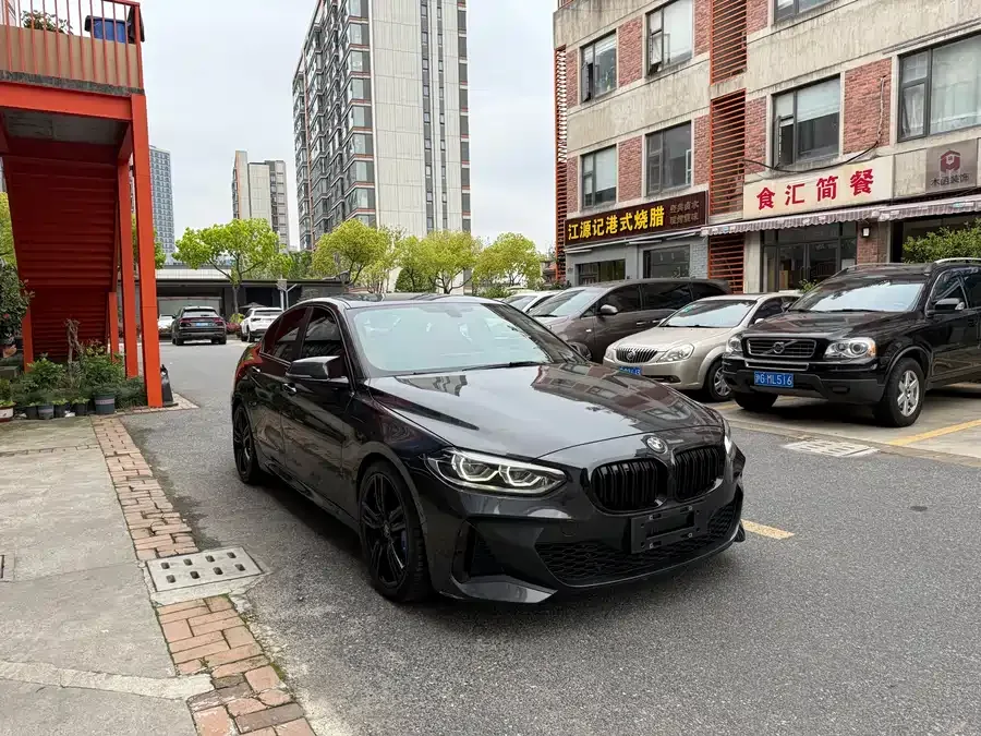 BMW 1 series BMW 1 Series 2023 120i M Sport Night Edition 2023 — миниатюра 3