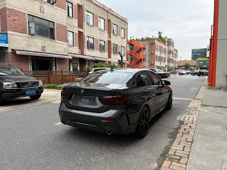 BMW 1 series BMW 1 Series 2023 120i M Sport Night Edition 2023 — миниатюра 4