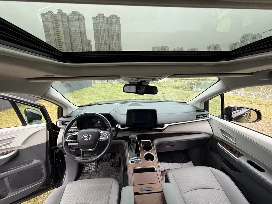 Toyota Sienna SIENNA 2021 2.5L Hybrid Luxury Edition 2022 — миниатюра 3