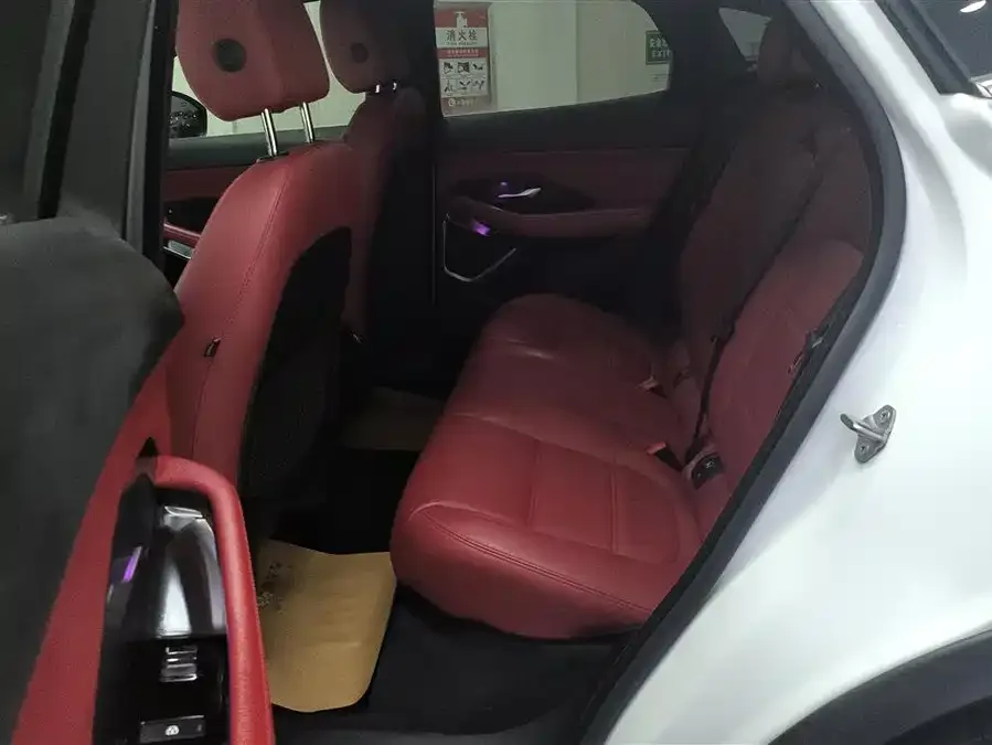 Jaguar E-Pace 2024 aggressive sports version R-DYNAMIC S 2024 — миниатюра 5