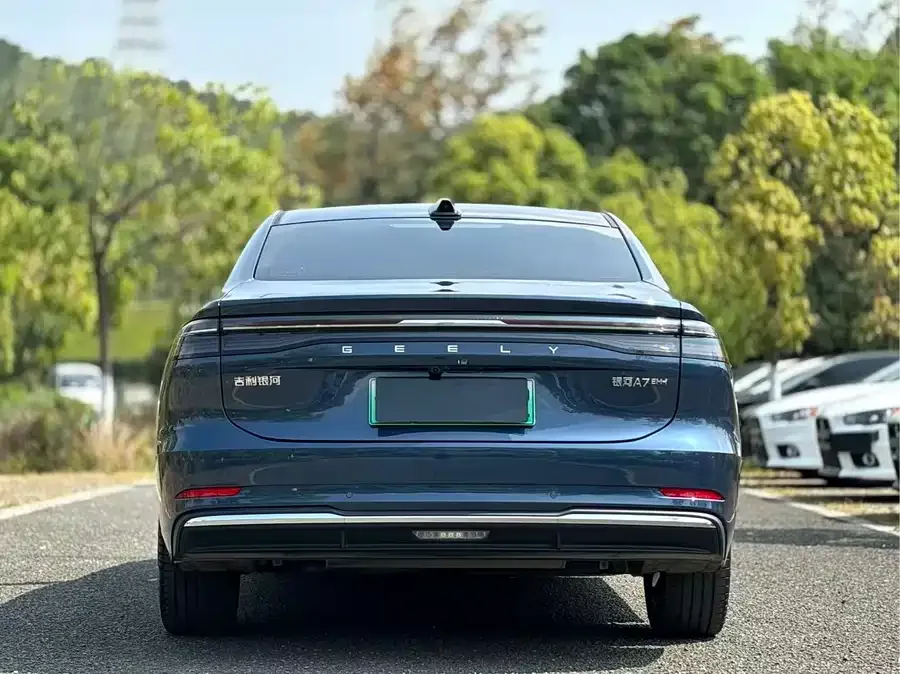 Geely Galaxy A7 Galaxy A7 2025 EM-i 150km Starship Edition 2025 — миниатюра 2