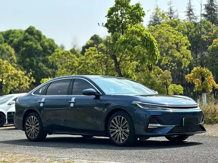 Geely Galaxy A7 Galaxy A7 2025 EM-i 150km Starship Edition 2025 — миниатюра 3
