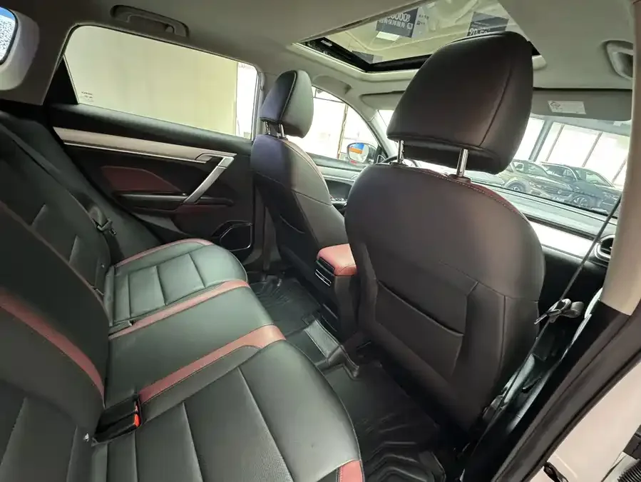 Geely Coolray SX11 Binyue 2021 1.4T DCT Diamond Edition 2022 — миниатюра 5