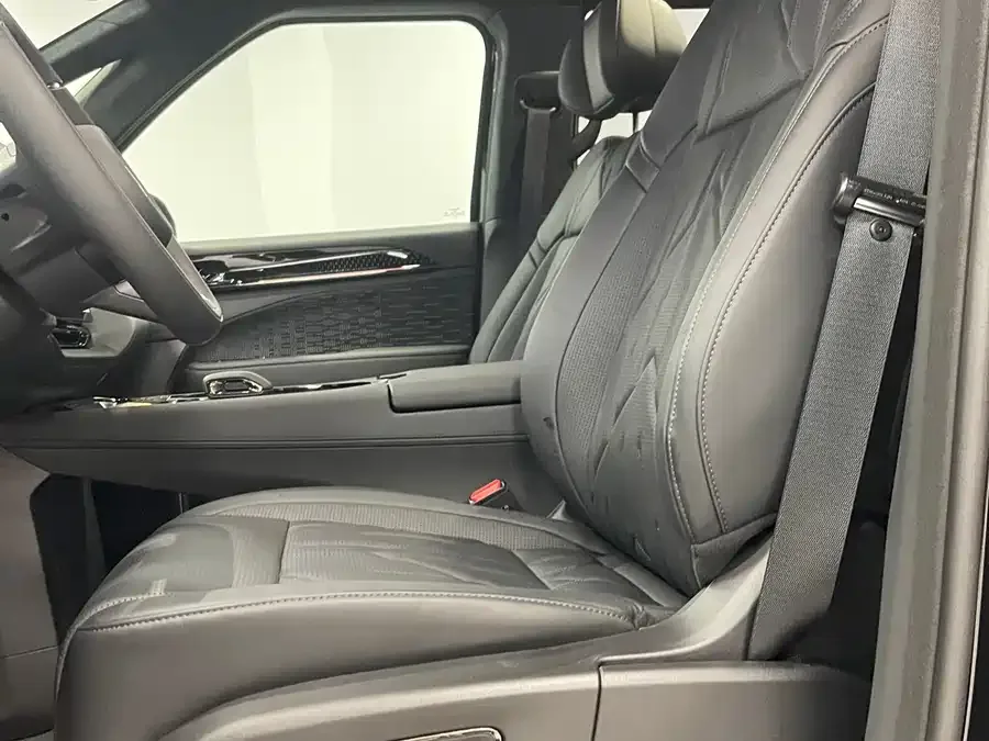 Zeekr 009 Zeekr 009 2024 seven-seat aisle version four-wheel drive 108kWh 2025 — миниатюра 4