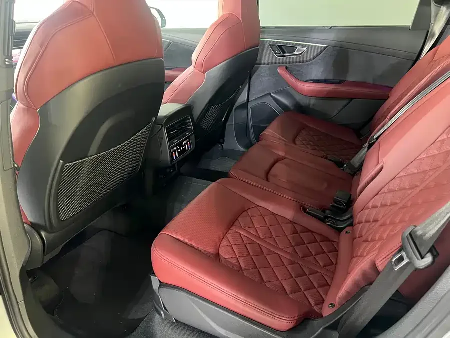 Audi SQ7 2024 4.0 TFSI 2024 — миниатюра 3