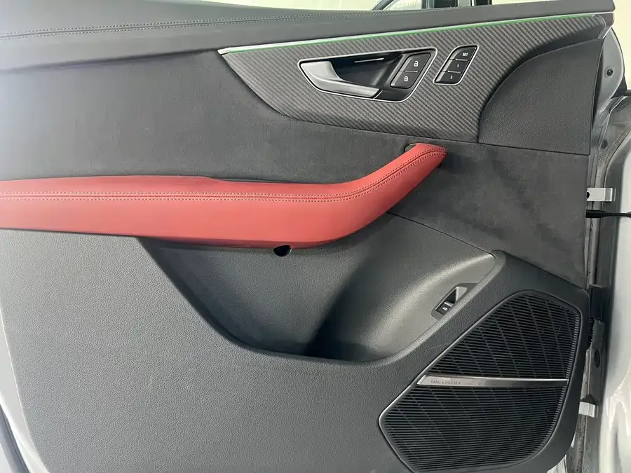 Audi SQ7 2024 4.0 TFSI 2024 — миниатюра 4