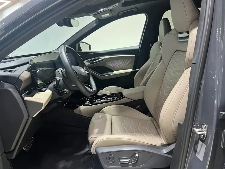 Audi Q6L e-tron 2026 First Launch Pilot Edition 2025 — миниатюра 4