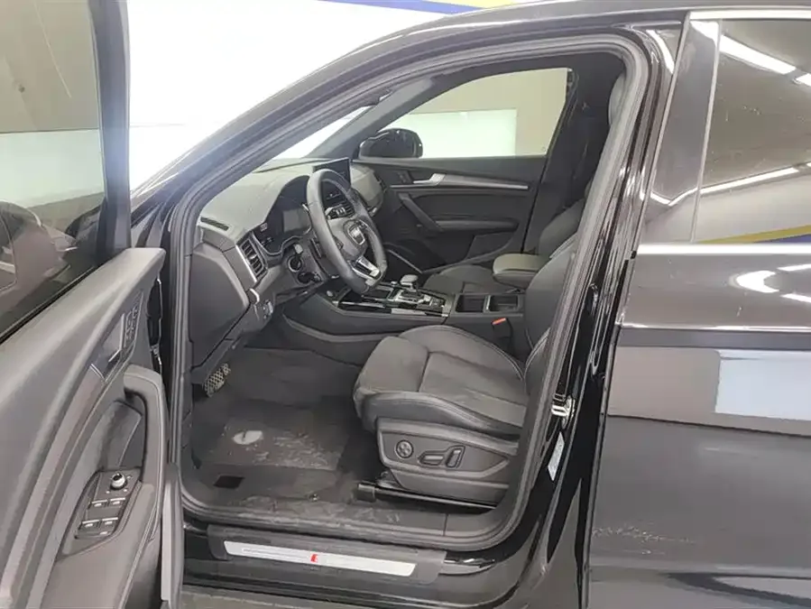 Audi Q5L Sportback 2021 40 TFSI Luxury Edition 2022 — миниатюра 3