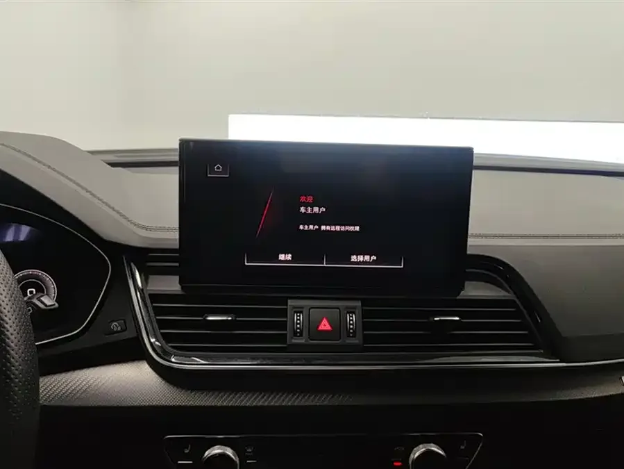 Audi Q5L Sportback 2021 40 TFSI Luxury Edition 2022 — миниатюра 4