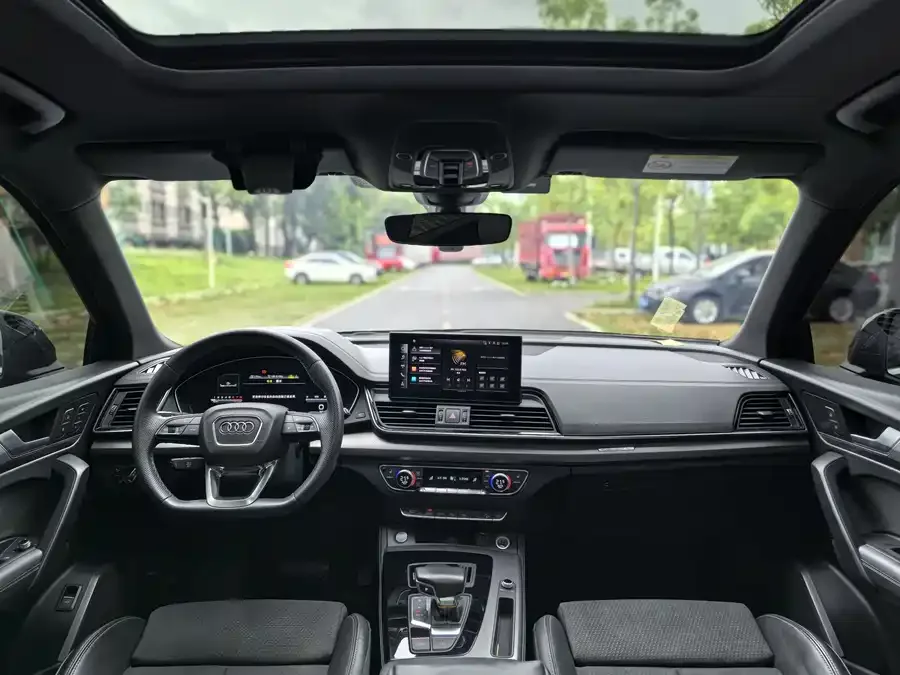 Audi Q5L Sportback 2022 facelift 40 TFSI luxury model 2022 — миниатюра 3