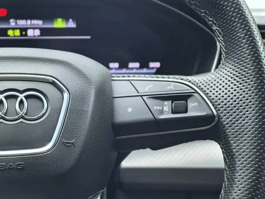 Audi Q5L Sportback 2022 facelift 40 TFSI luxury model 2022 — миниатюра 5