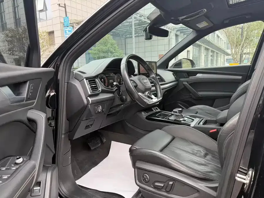 Audi Q5L Sportback 2022 40 TFSI Fashion Edition 2022 — миниатюра 2