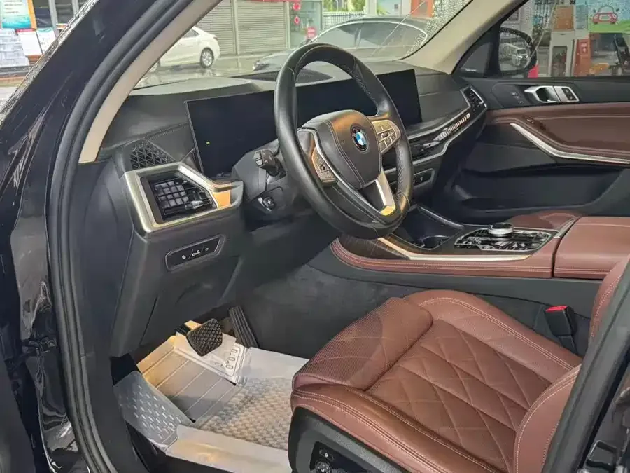 BMW X7 2024 xDrive40i Leading Luxury Package 2024 — миниатюра 4