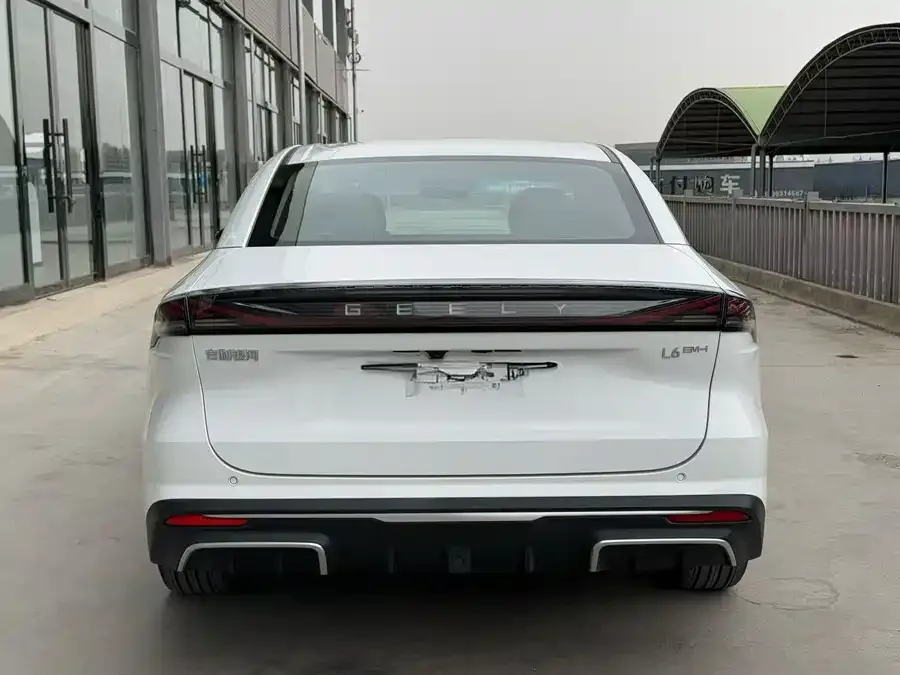 Geely Galaxy L6 Galaxy L6 2025 EM-i 140km Starship Edition 2025 — миниатюра 2
