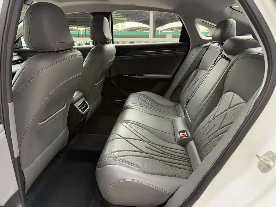 Geely Galaxy L6 Galaxy L6 2025 EM-i 140km Starship Edition 2025 — миниатюра 3