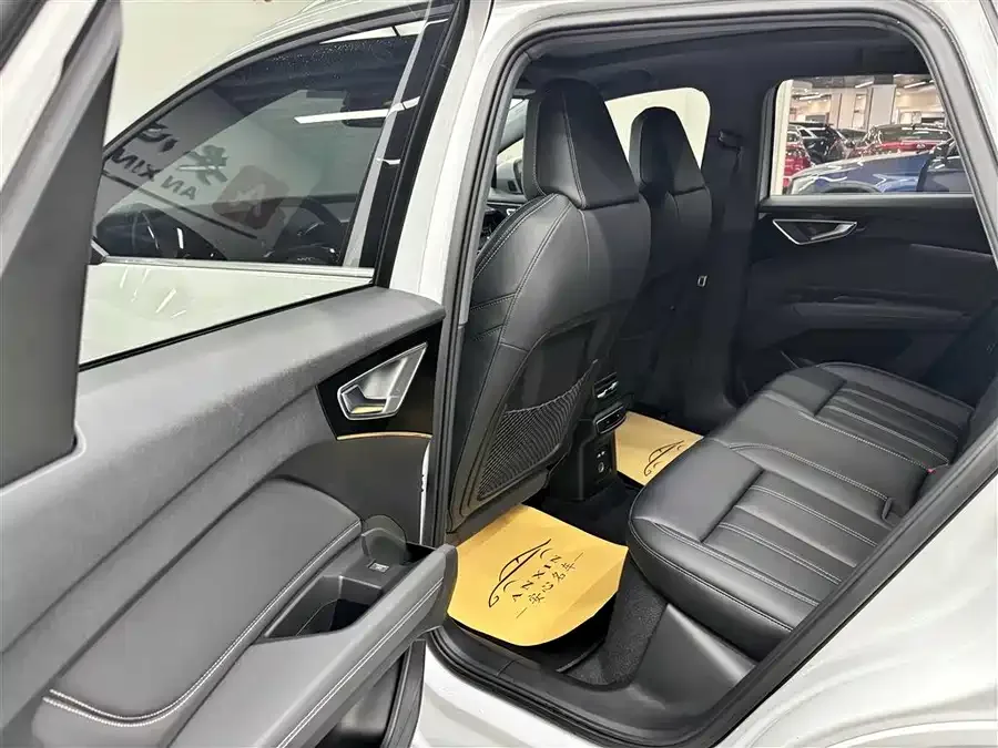 Audi Q4 e-tron 2024 40 e-tron Creative Edition 2024 — миниатюра 5