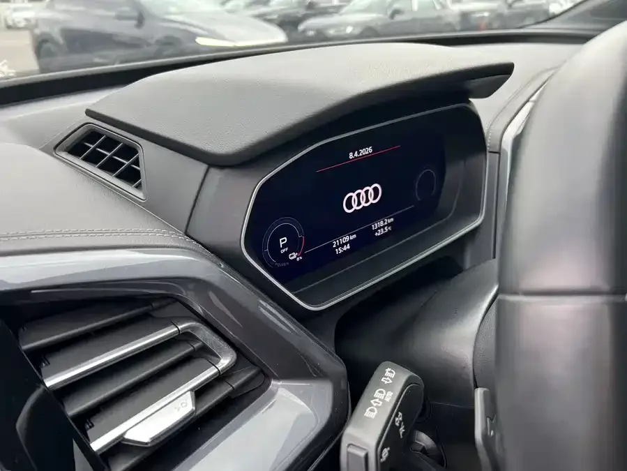 Audi Q4 e-tron 2024 40 e-tron Creative Edition 2024 — миниатюра 4