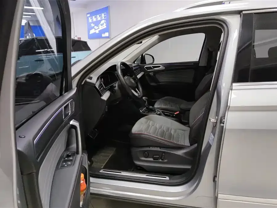 Volkswagen Tiguan L Tiguan L 2023 380TSI Automatic 4WD R-Line Flagship Edition 7 Seaters 2022 — миниатюра 3