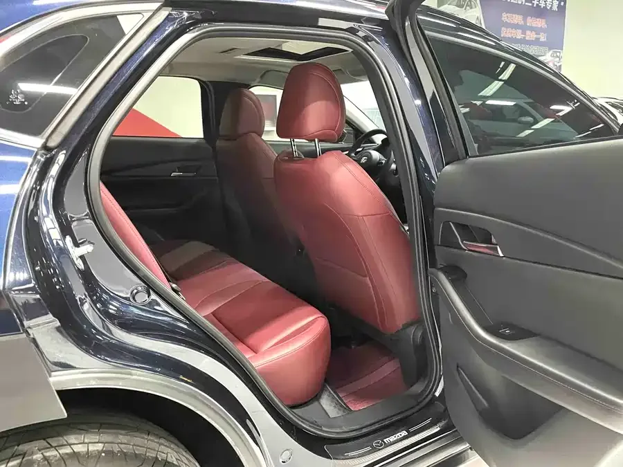 Mazda CX-30 2022 2.0L Automatic Obsidian Edition 2023 — миниатюра 5