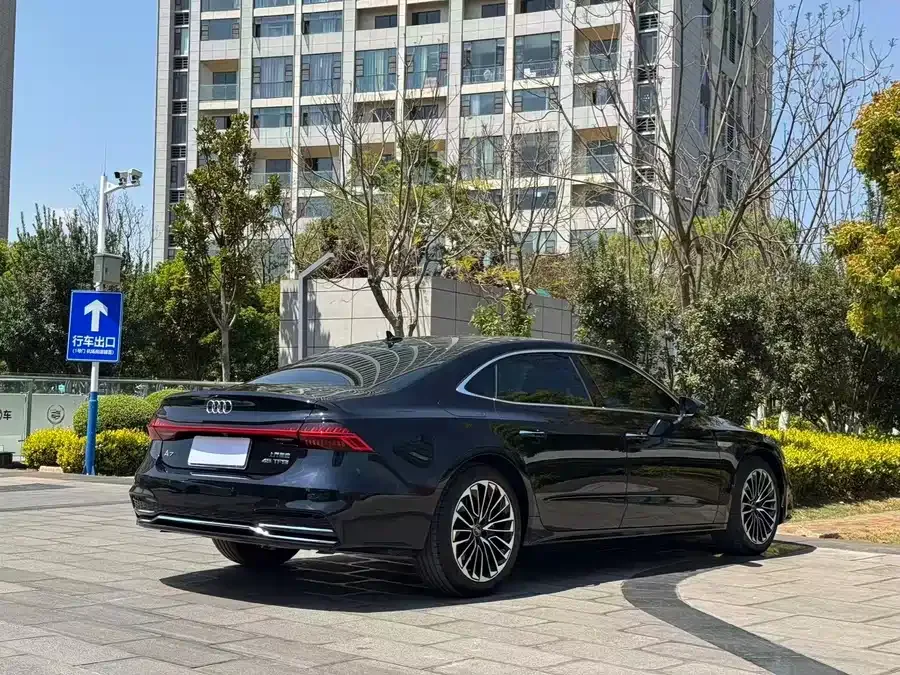 Audi A7L 2024 45 TFSI Luxury Edition 2025 — миниатюра 3