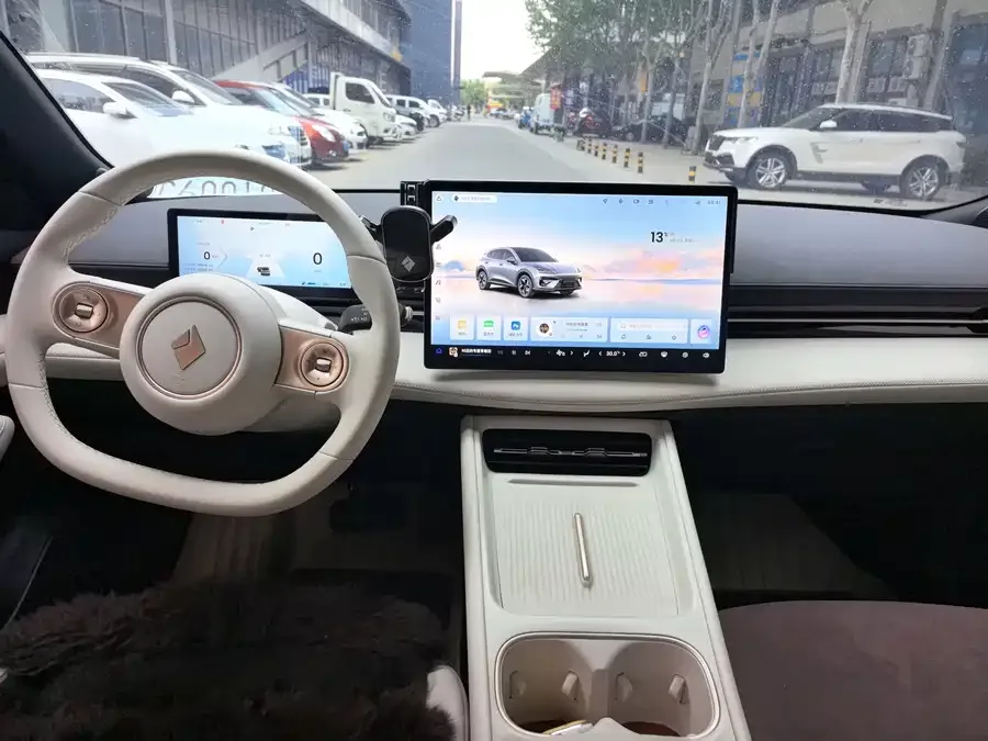 Baojun Sea of Clouds Baojun Yunhai 2024 140km plug-in hybrid version 2024 — миниатюра 3