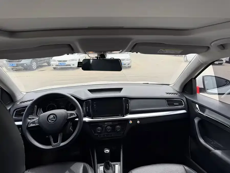 Skoda Kamiq Komic 2022 1.5L automatic comfort version 2023 — миниатюра 5