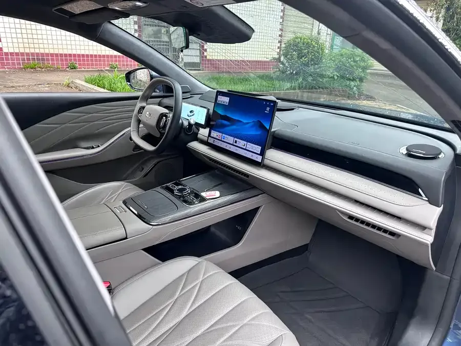 Geely Galaxy Star 8 Galaxy Star 8 2025 130km EM-i Premium Edition 2025 — миниатюра 3