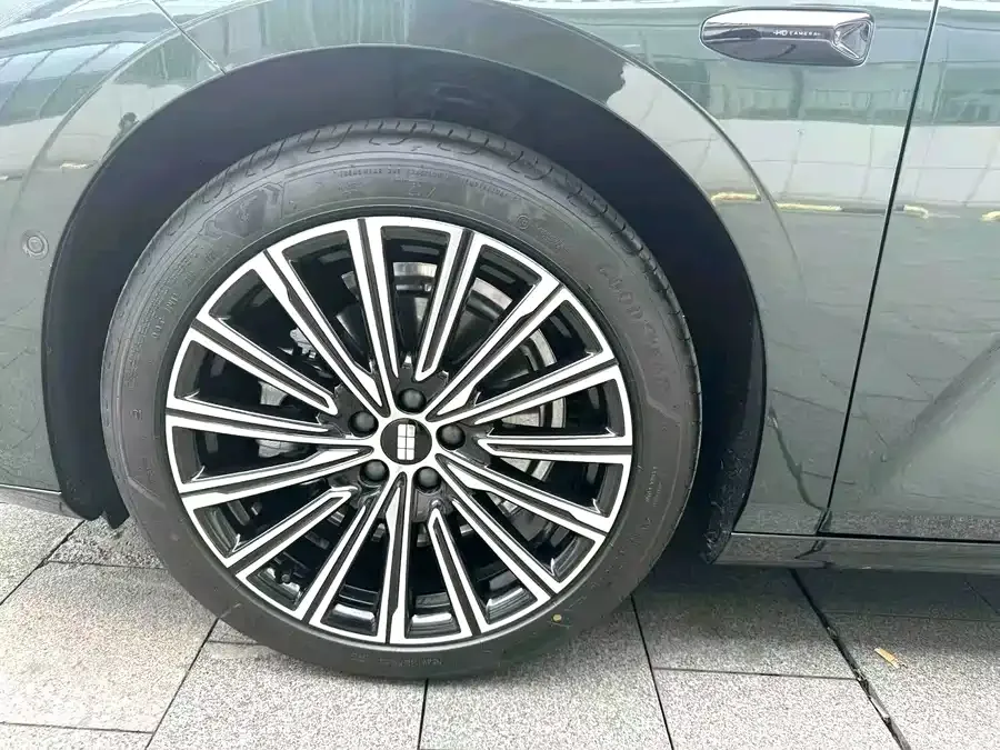 Geely Galaxy Star 8 Galaxy Star 8 2025 60km EM-i Luxury Edition 2025 — миниатюра 5