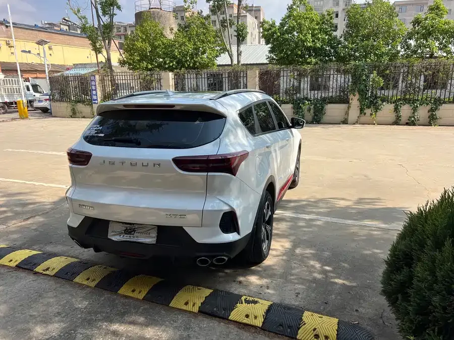 Jetour X70 JETOUR X70 2023 1.5T DCT Beyond PRO Edition 7 Seaters 2023 — миниатюра 3