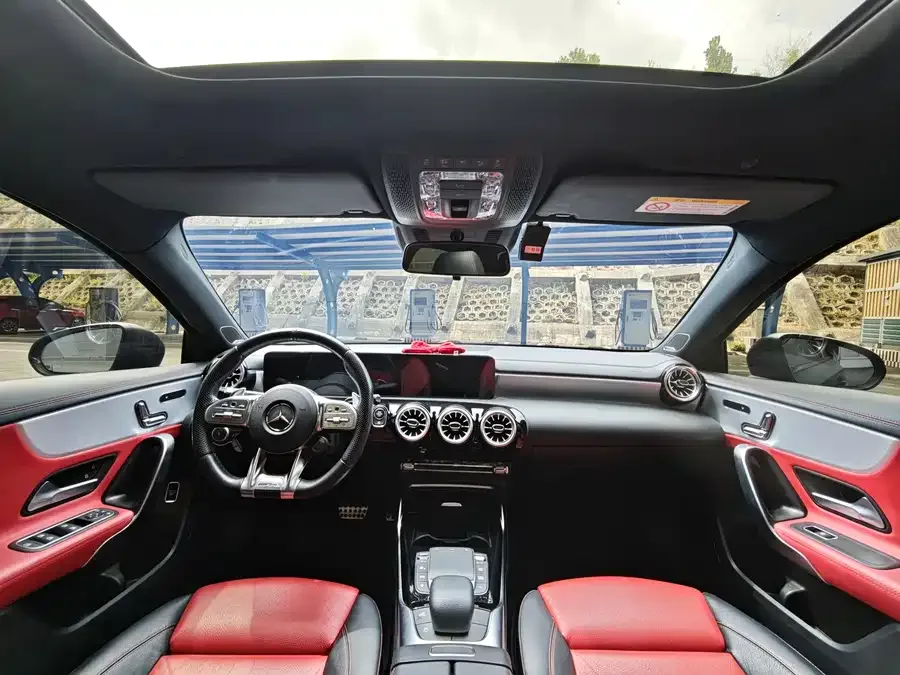Mercedes-Benz A-Class AMG Mercedes-Benz A-Class AMG 2023 AMG A 35 L 4MATIC 2023 — миниатюра 3