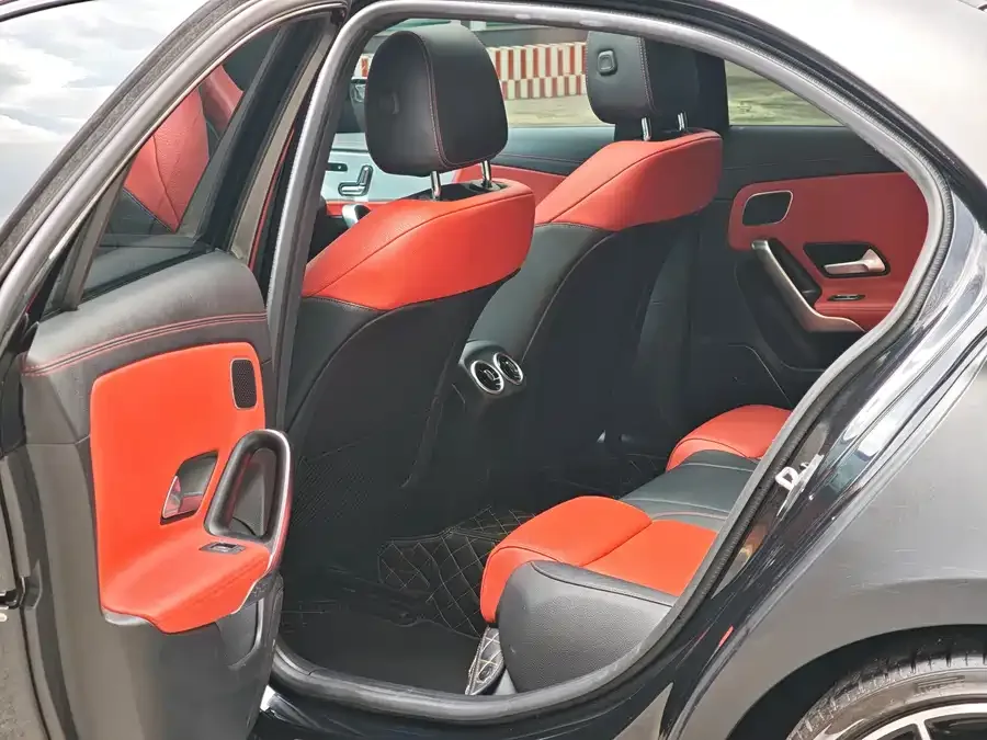 Mercedes-Benz A-Class AMG Mercedes-Benz A-Class AMG 2023 AMG A 35 L 4MATIC 2023 — миниатюра 5