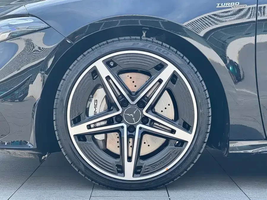 Mercedes-Benz A-Class AMG Mercedes-Benz A-Class AMG 2024 AMG A 35 L 4MATIC 2024 — миниатюра 2