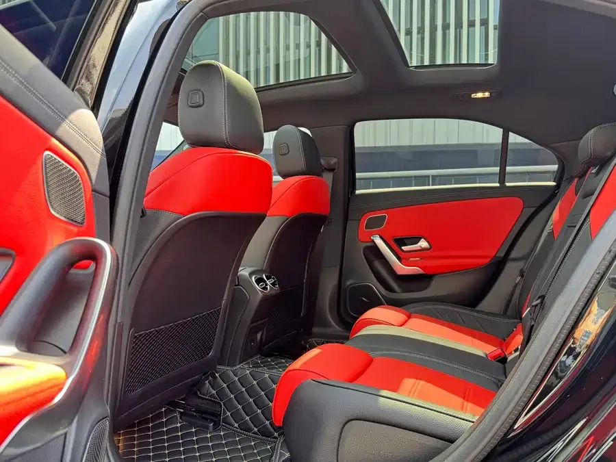 Mercedes-Benz A-Class AMG Mercedes-Benz A-Class AMG 2024 AMG A 35 L 4MATIC 2024 — миниатюра 5