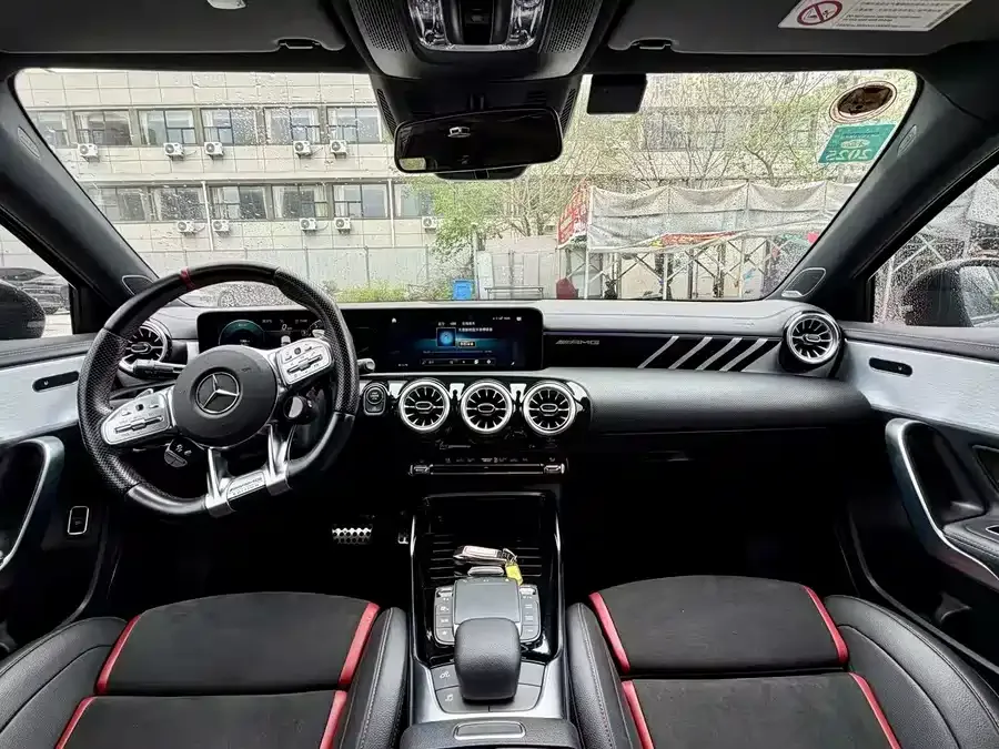Mercedes-Benz A-Class AMG Mercedes-Benz A-Class AMG 2022 AMG A 35 L 4MATIC 2023 — миниатюра 2