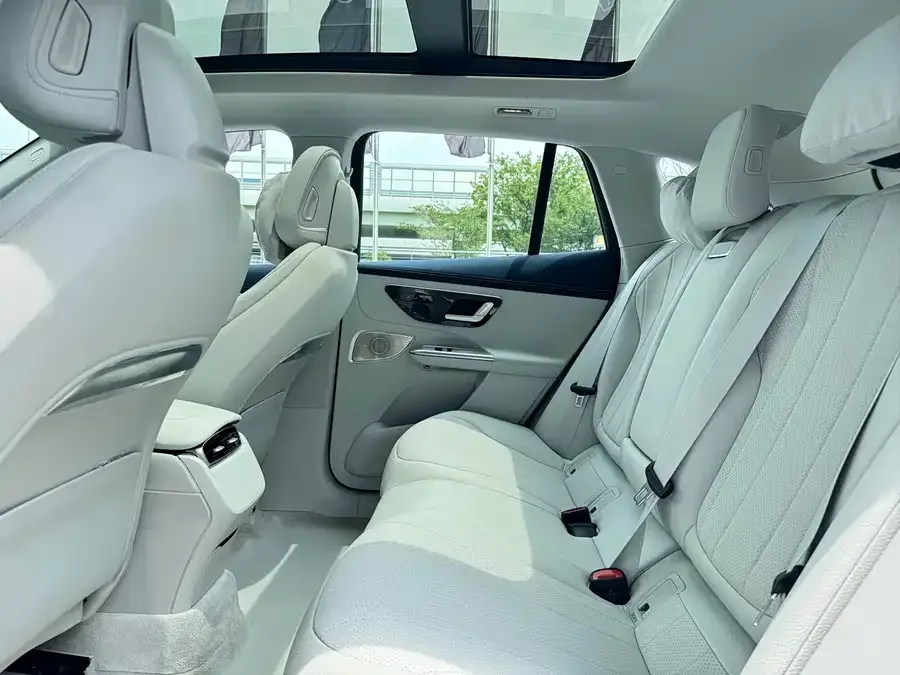 Mercedes-Benz EQE SUV Mercedes-Benz EQE SUV 2024 500 4MATIC Luxury Edition 2025 — миниатюра 3