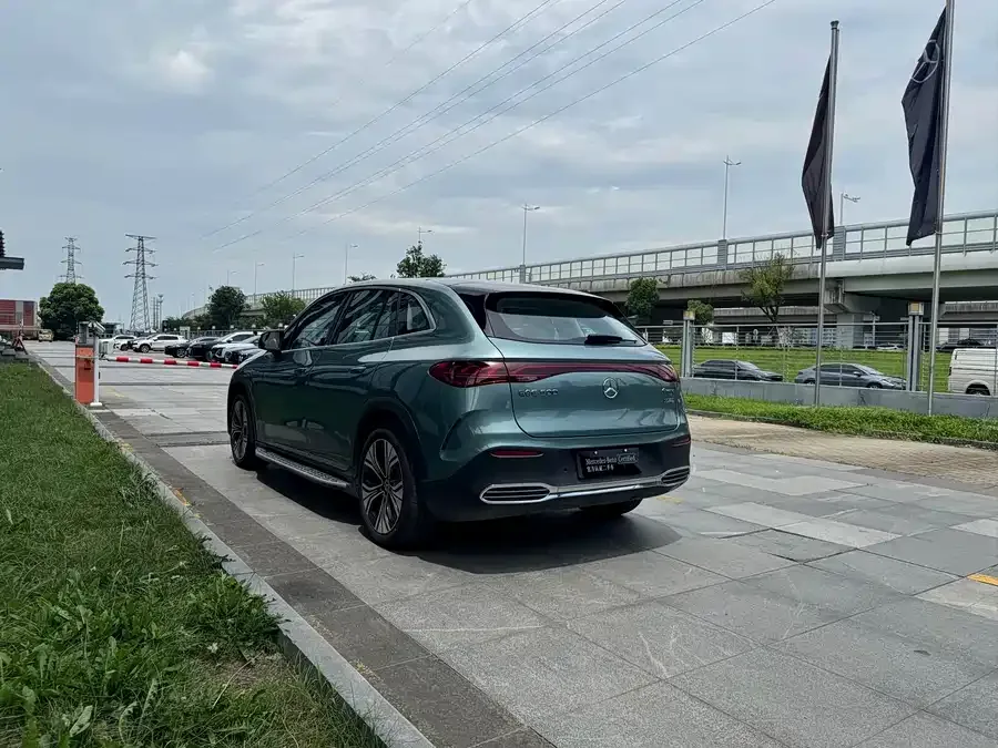 Mercedes-Benz EQE SUV Mercedes-Benz EQE SUV 2024 500 4MATIC Luxury Edition 2025 — миниатюра 5