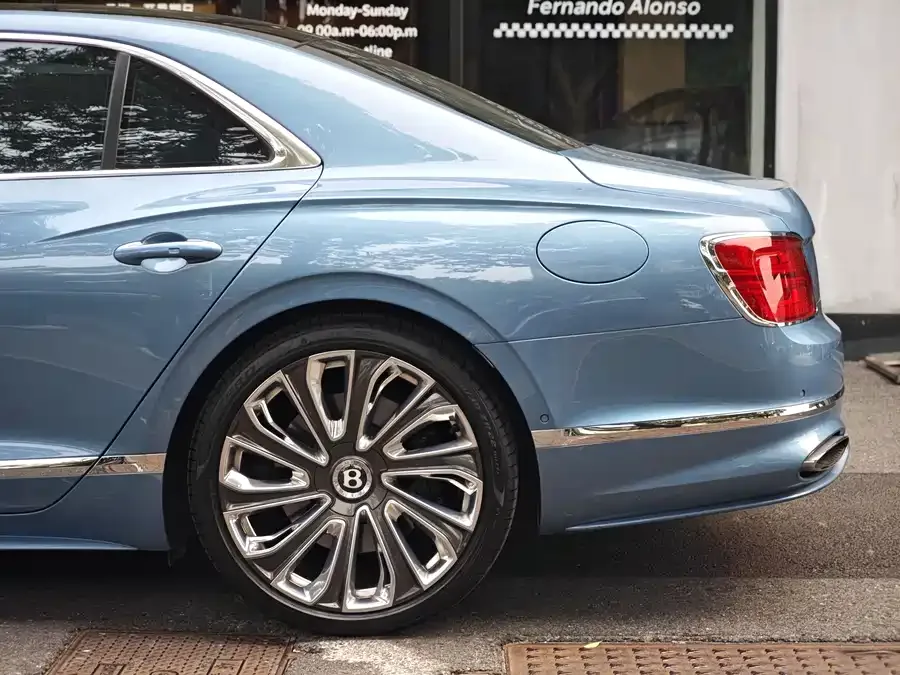 Bentley Flying Spur PHEV Flying Spur Plug-in Hybrid 2025 4.0T V8 Mulliner 2025 — миниатюра 2