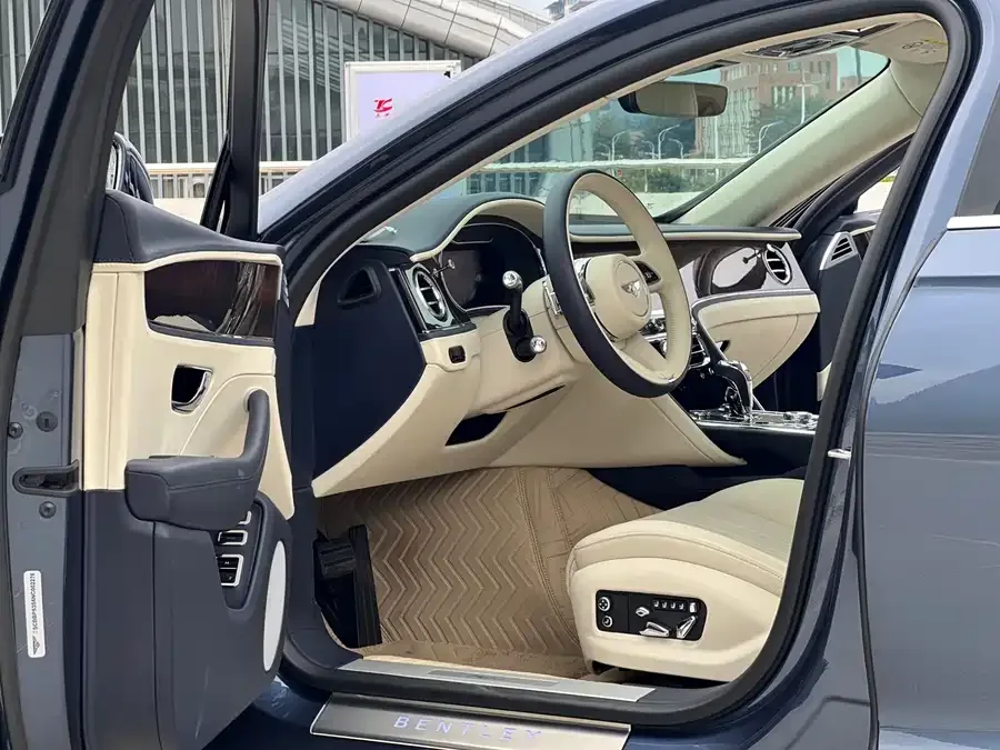 Bentley Flying Spur PHEV Mercedes-Benz Plug-in Hybrid 2022 2.9T V6 Hybrid 2022 — миниатюра 2