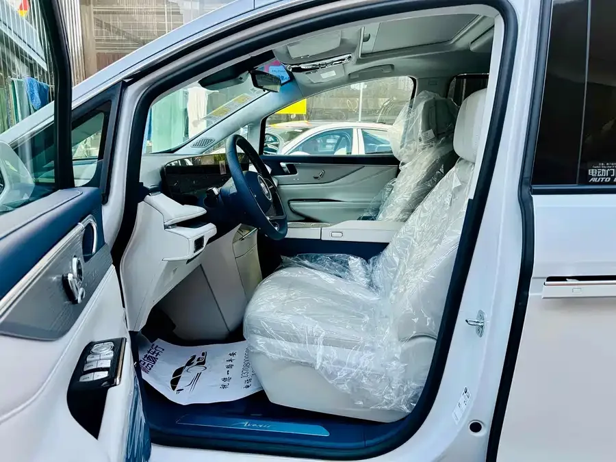 Buick GL8 New Energy 2024 Lu Zun Luxury Edition 6 Seaters 2025 — миниатюра 2