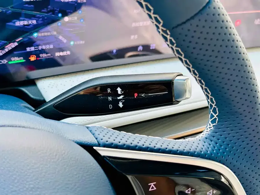 Buick GL8 New Energy 2024 Lu Zun Luxury Edition 6 Seaters 2025 — миниатюра 3
